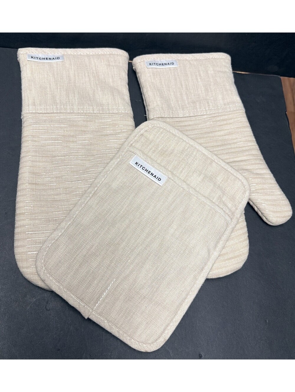 Kitchen Aid Beige 2 Oven Mitts And 1 Pot Holder Textured W/ Ribbed Silicon Grip